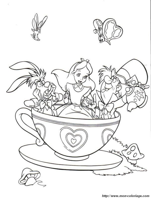 Alice avec ses amis dans une tasse